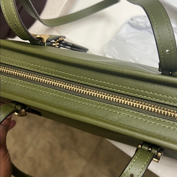 Coach Swing Zip - Olive - Picture 6 of 9
